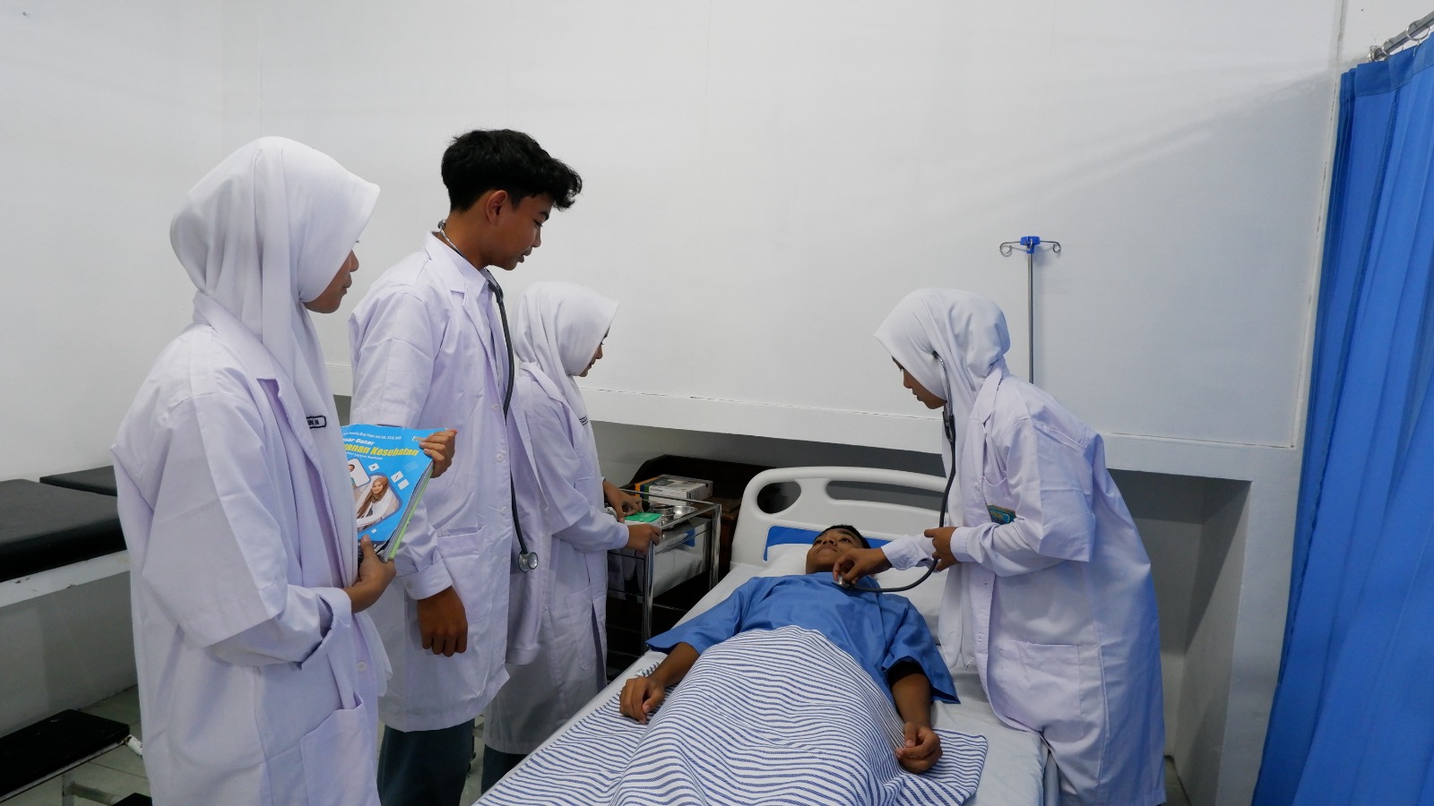 ASISTEN KEPERAWATAN DAN CAREGIVER