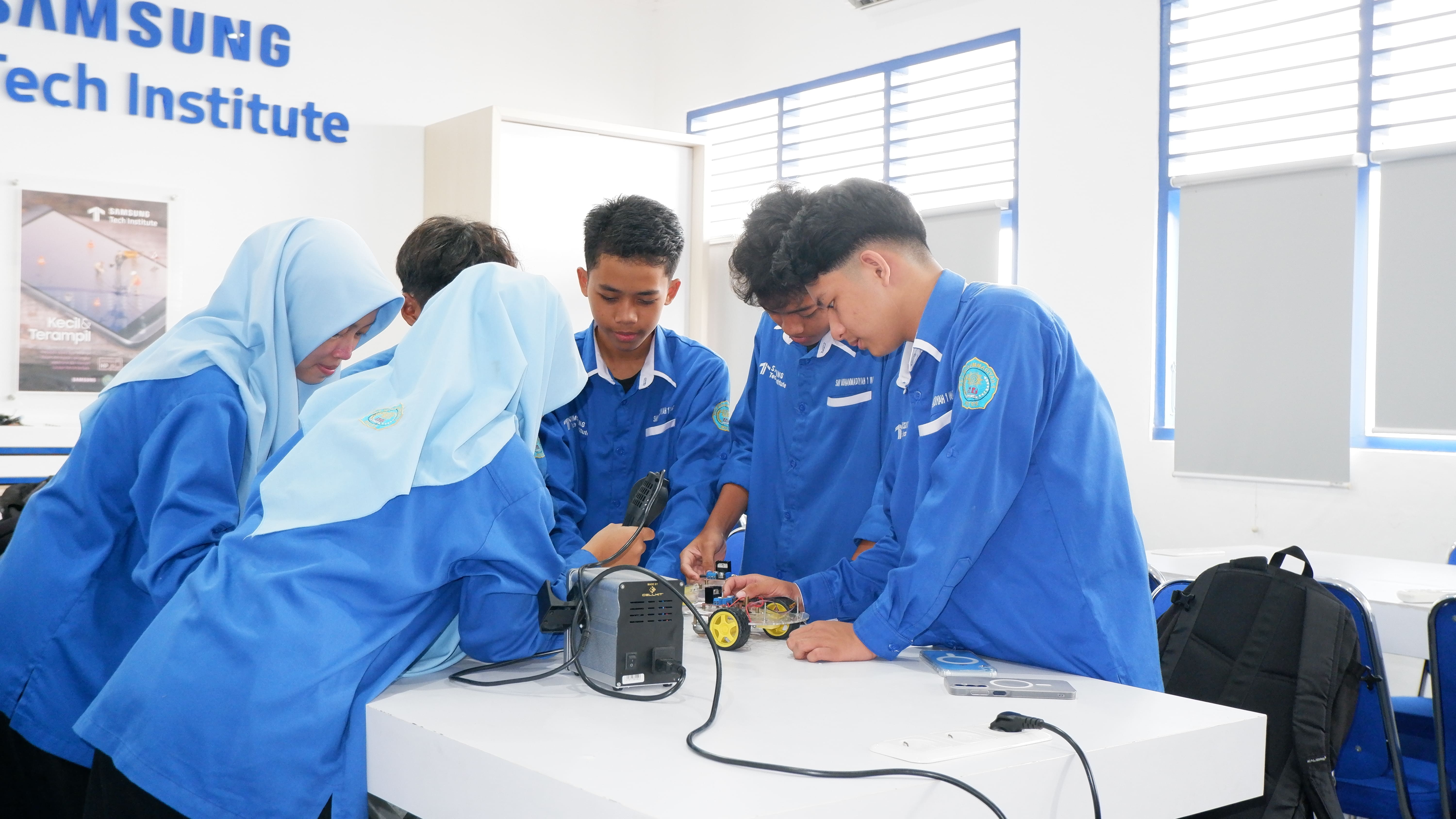 PROGRAM KEAHLIAN TEKNIK JARINGAN KOMPUTER DAN TELEKOMUNIKASI